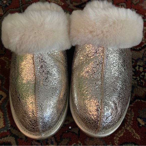 Worn 2x UGG Women’s SCUFFETTE II sz 10 METALLIC SILVER Gorgeous! - Picture 3 of 12